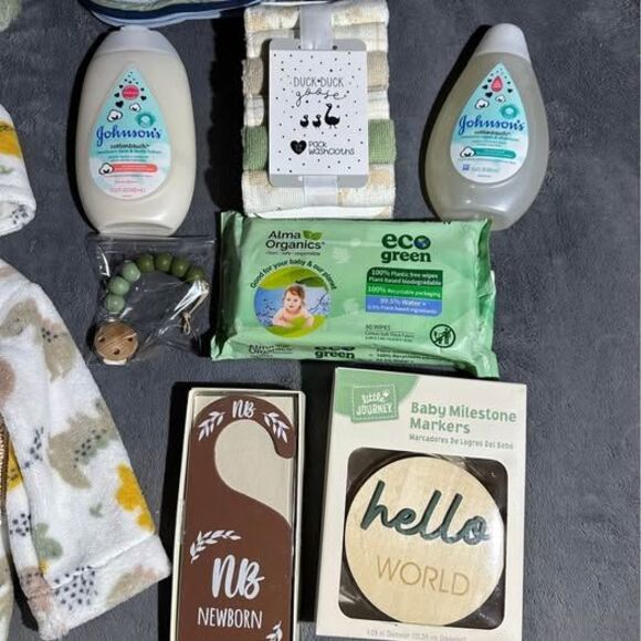 NEW 47PC Dinosaur Themed Baby Gift Basket - Picture 15 of 16